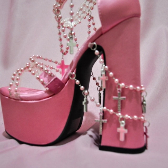Sugar Thrillz Sweet Revelation Platform Heels (Size 5) - Picture 3 of 3